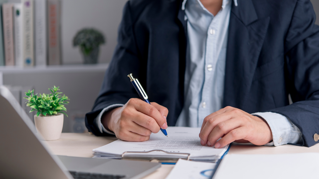 quote to cash stages from quote to signature to invoice